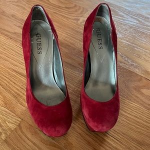 Maroon Guess pumps suede